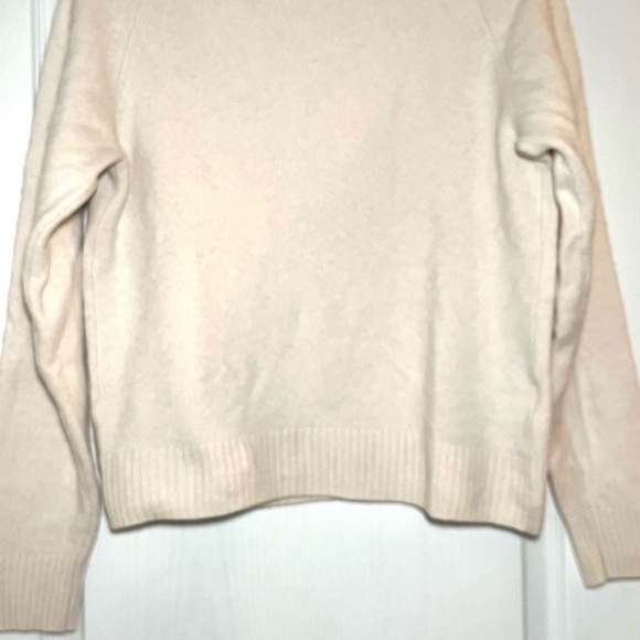 Uniqlo Women's Cream 100% Wool Crewneck Sweater Jumper Casual Classic, Size M - Picture 3 of 9